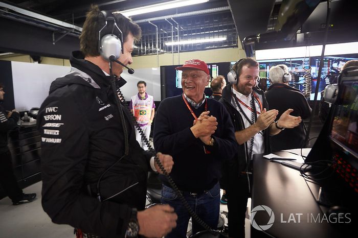 Toto Wolff, Executive Director Mercedes AMG F1, Niki Lauda, Presidente no ejecutivo, gestión del Mer