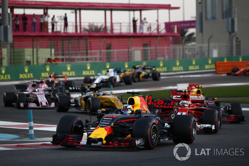 Daniel Ricciardo, Red Bull Racing RB13, Kimi Raikkonen, Ferrari SF70H, Max Verstappen, Red Bull Racing RB13, Nico Hulkenberg, Renault Sport F1 Team RS17 au départ