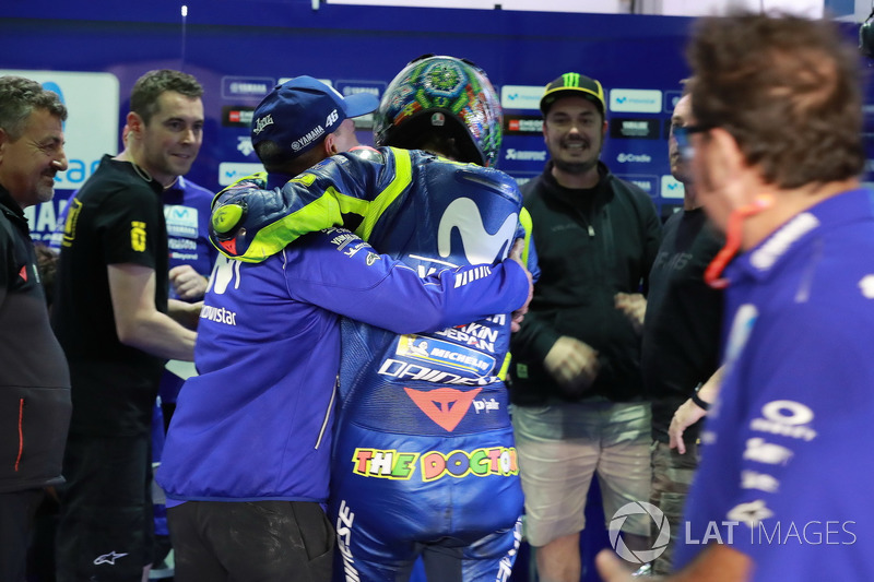 Valentino Rossi, Yamaha Factory Racing and team celebrate