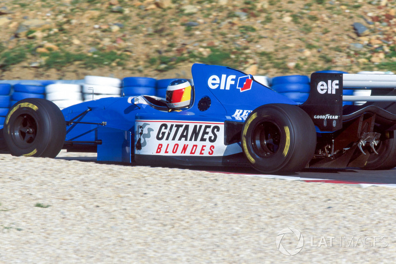 Michael Schumacher test de Ligier JS39B Renault om de  Renault V10 motor te evalueren