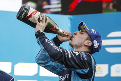 Podio: il vincitore della gara Sébastien Buemi, Renault e.Dams