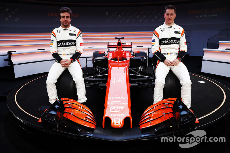 Os problemas da Honda, que mudou a direção de seu projeto na F1, continuaram em 2017. A McLaren foi a equipe que menos andou na pré-temporada. O time inglês também viu o antigo CEO, Ron Dennis, dando lugar a Zak Brown.