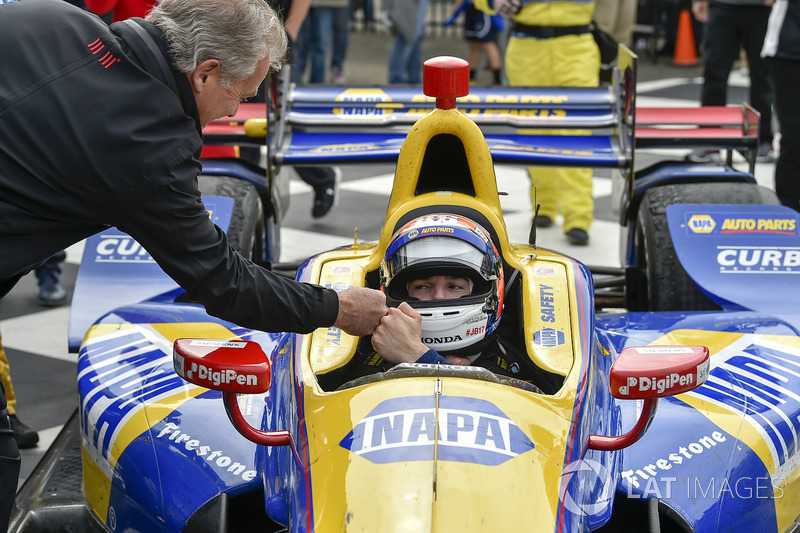 Alexander Rossi venceu a penúltima etapa da Indy, em Watkins Glen. Helio Castroneves foi o 4º colocado.