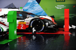 #2 Porsche Team Porsche 919 Hybrid: Timo Bernhard, Earl Bamber, Brendon Hartley