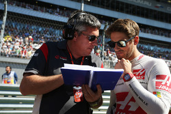 Romain Grosjean, Haas F1 Team, avec son ingénieur