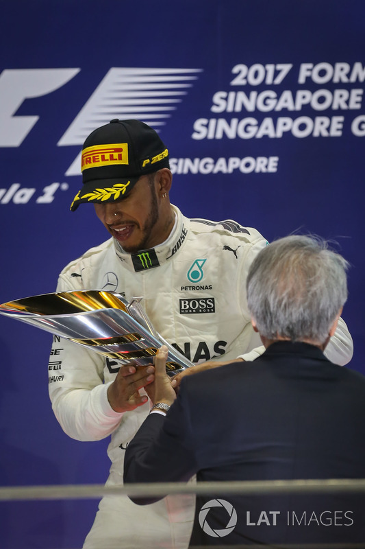 Podium: race winner Lewis Hamilton, Mercedes AMG F1
