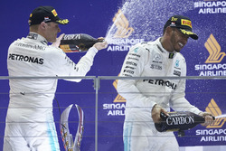 Podyum: 3. Valtteri Bottas, Mercedes AMG F1 Yarış galibi Lewis Hamilton, Mercedes AMG F1