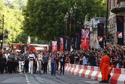 Фернандо Алонсо (McLaren), Стоффель Вандорн (McLaren) і Джоліон Палмер (Renault Sport F1 Team)