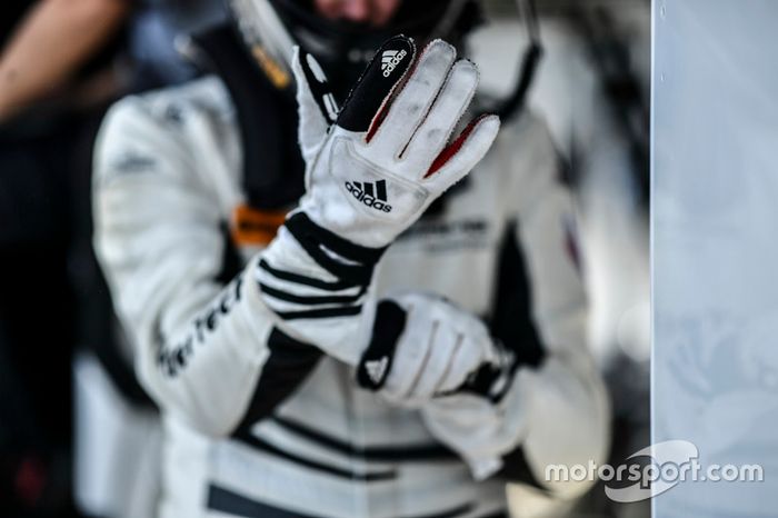 #50 Riley Motorsports Mercedes AMG GT3: Cooper MacNeil