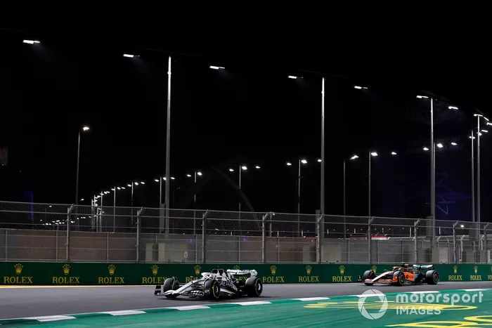 Kevin Magnussen, Haas VF-22, Pierre Gasly, AlphaTauri AT03, Lando Norris, McLaren MCL36