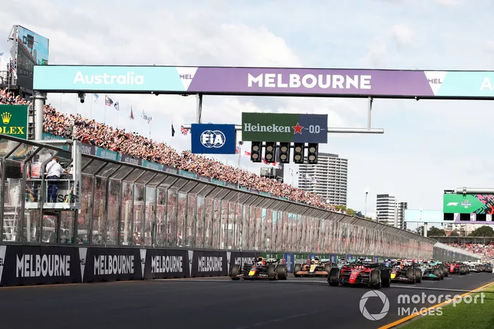 Arrancada Charles Leclerc, Ferrari F1-75, Max Verstappen, Red Bull Racing RB18