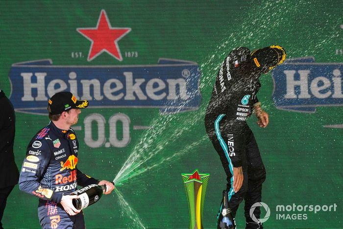 Podio: Max Verstappen, Red Bull Racing, ganador Lewis Hamilton, Mercedes