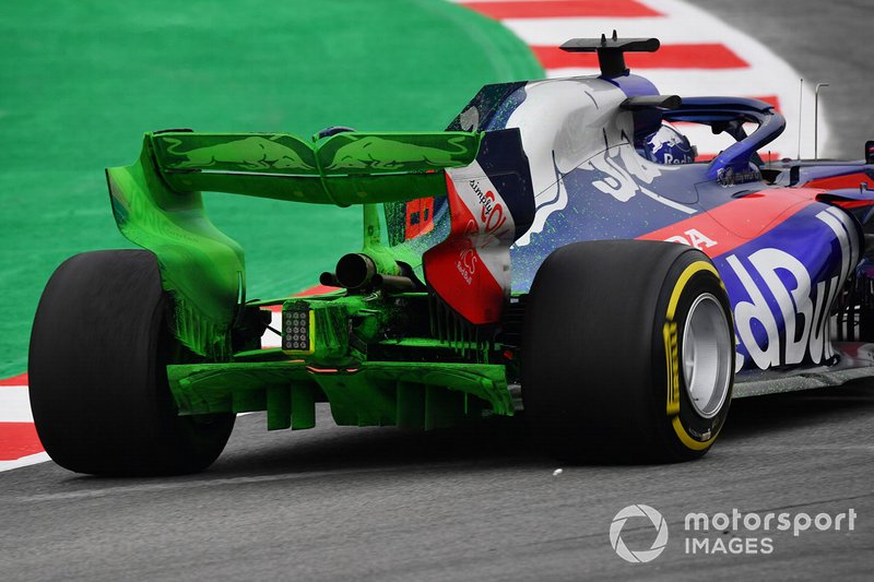 Daniil Kvyat, Scuderia Toro Rosso STR14 with aero paint on rear wing and rear diffuser