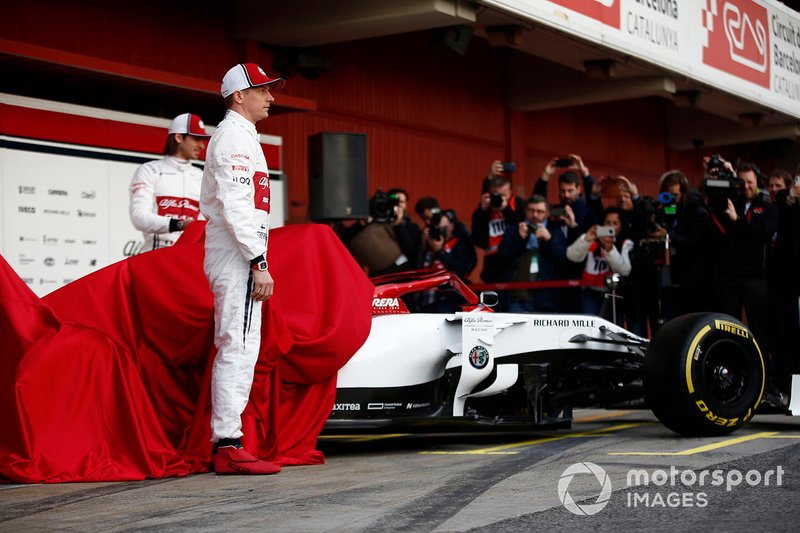 Kimi Raikkonen, Alfa Romeo Racing e Antonio Giovinazzi, Alfa Romeo Racing svelano la nuova Alfa Romeo Racing C38