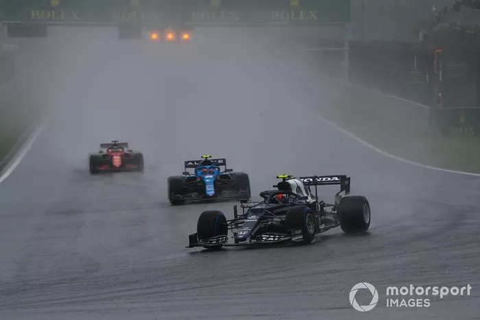 Pierre Gasly, AlphaTauri AT02, Esteban Ocon, Alpine A521, Charles Leclerc, Ferrari SF21