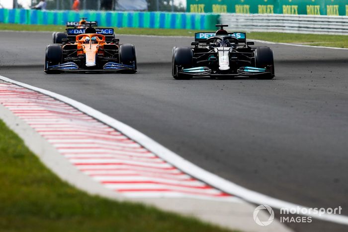 Lewis Hamilton, Mercedes W12, Daniel Ricciardo, McLaren MCL35M