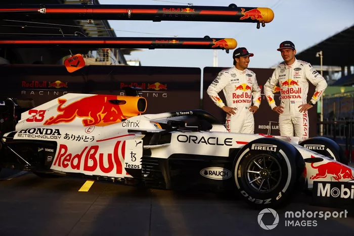 Sergio Pérez, Red Bull Racing Max Verstappen, Red Bull Racing Red Bull Racing RB16B