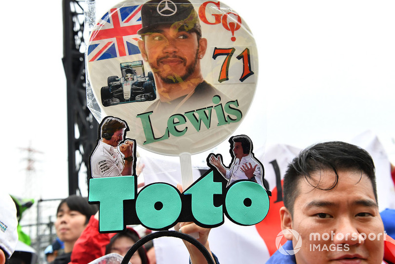 Lewis Hamilton, Mercedes AMG F1 e Toto Wolff, Direttore del Motorsport, Mercedes AMG F1