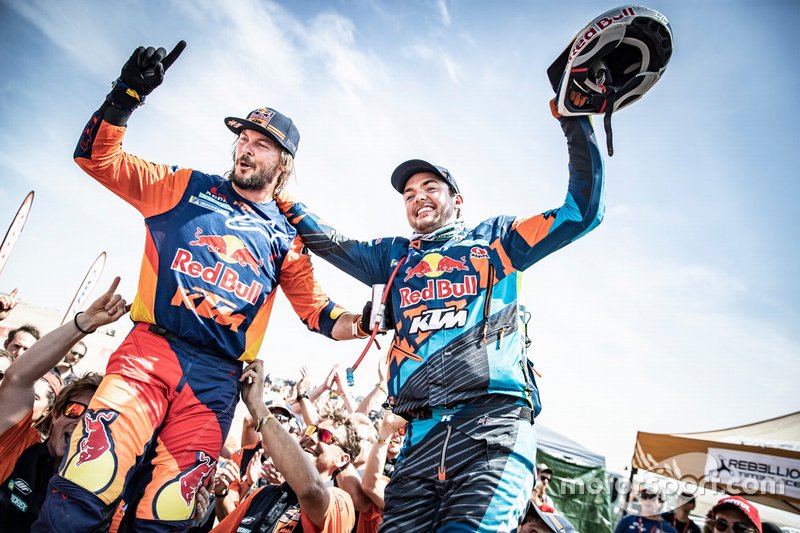 Гонщики Red Bull KTM Factory Team Маттиас Валькнер и Тоби Прайс