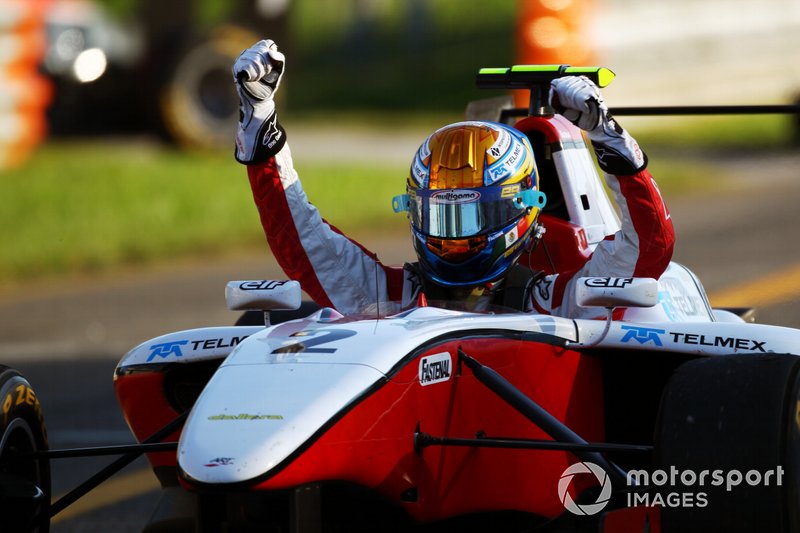 Le vainqueur et Champion Esteban Gutierrez, ART Grand Prix