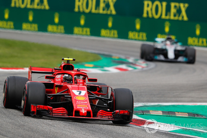 Kimi Raikkonen, Ferrari SF71H, Lewis Hamilton, Mercedes AMG F1 W09
