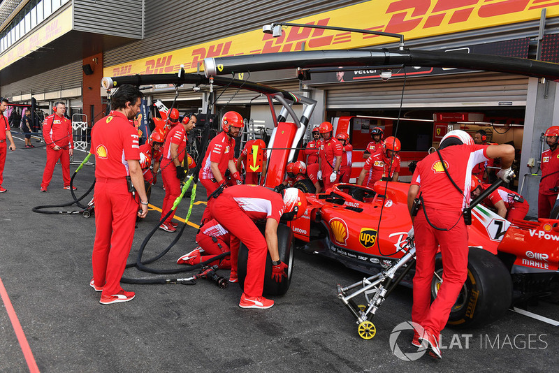 Ferrari, pit stop di prova
