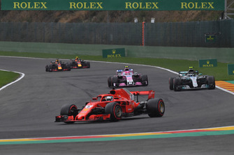 Sebastian Vettel, Ferrari SF71H, Esteban Ocon, Racing Point Force India VJM11 y Valtteri Bottas, Mercedes AMG F1 W09