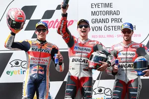 Podium : le deuxième, Marc Marquez, Repsol Honda Team, le vainqueur, Jorge Lorenzo, Ducati Team, le troisième, Andrea Dovizioso, Ducati Team