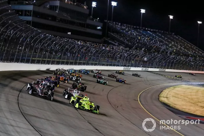 La IndyCar finalmente se vio obligada a aplazar el GP de Indianápolis y las 500 millas, que estaban programadas para el 9 y 24 de mayo, respectivamente. El primero se traslada al 4 de julio y la mítica cita, donde correrán Alonso y Palou este año, se celebrará el 23 de agosto. 