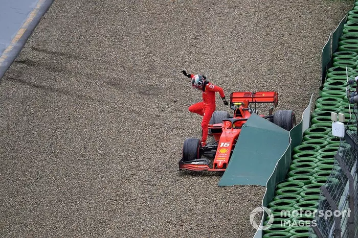 Choque de Charles Leclerc, Ferrari SF90 lo deja fuera de la carrera