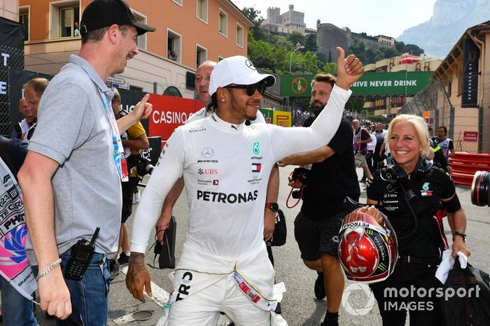 Ganador de la pole position Lewis Hamilton, Mercedes AMG F1