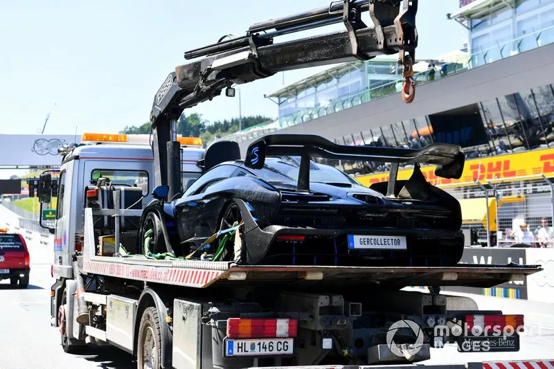 Un McLaren Senna Supercar en un camión de plataforma
