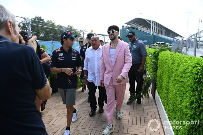 Sergio Pérez, Red Bull Racing, con Bad Bunny