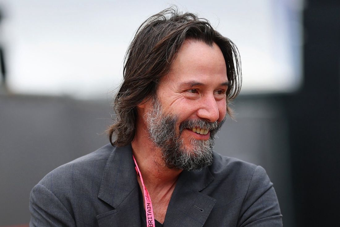Keanu Reeves przybywa do padoku