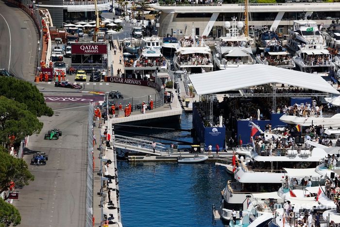 Nico Hulkenberg, Sauber, Lance Stroll, Aston Martin Racing, Carlos Sainz, Williams