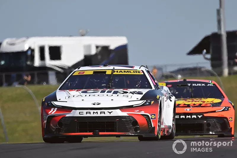 Denny Hamlin, Joe Gibbs Racing, Sport Clips Haircuts Toyota Camry
