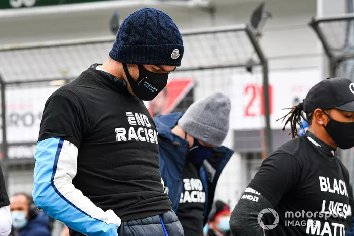 Nicholas Latifi, Williams Racing, y Lewis Hamilton, Mercedes-AMG F1, apoyan la campaña