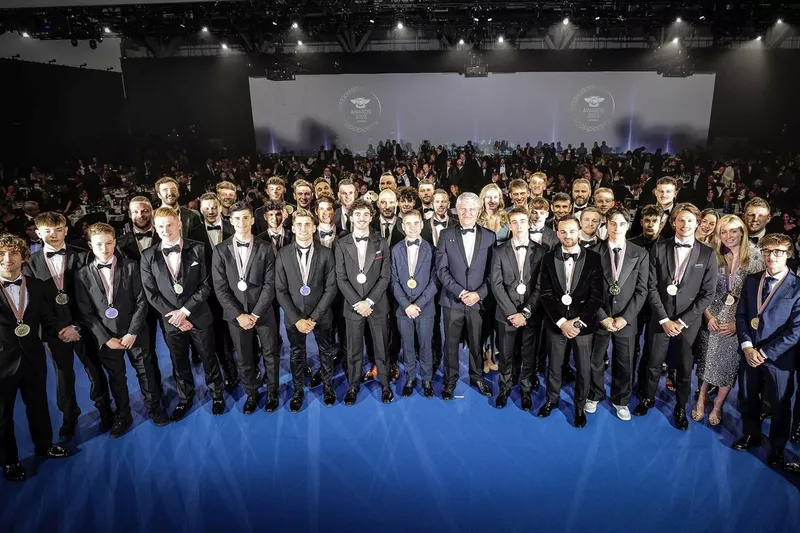 La photo de groupe de la cérémonie