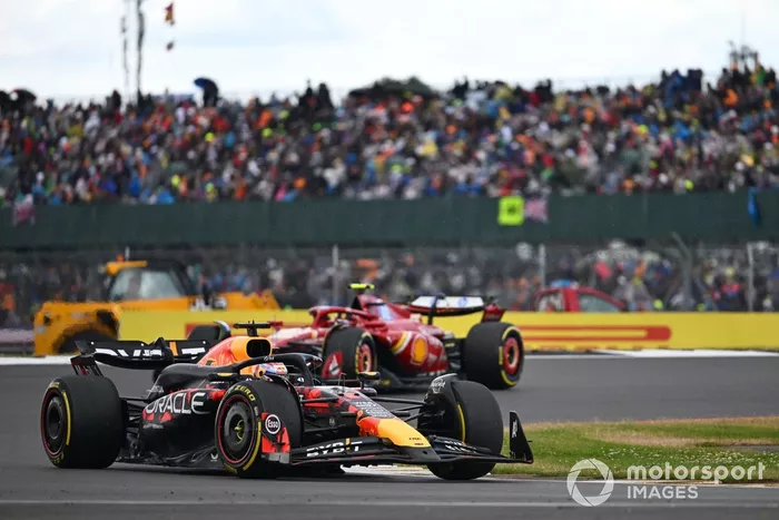Max Verstappen, Red Bull Racing RB20, Carlos Sainz, Ferrari SF-24