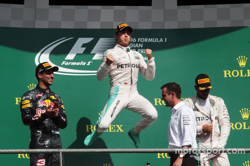 Il podio (da sx a dx): Daniel Ricciardo, Red Bull Racing, secondo; Nico Rosberg, Mercedes AMG F1, vincitore della gara; Lewis Hamilton, Mercedes AMG F1, terzo