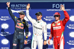 I primi tre della qualifiche nel parco chiuso (da sx a dx): Max Verstappen, Red Bull Racing, secondo