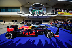 Подіум (зліва направо): Ніко Росберг, Mercedes AMG F1, друге місце; Льюїс Хемілтон, Mercedes AMG F1,