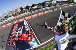 Scott Dixon, Chip Ganassi Racing Chevrolet takes the win