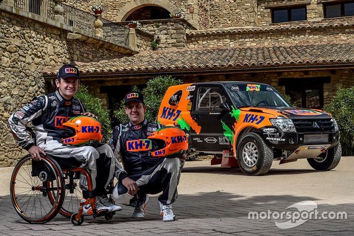Isidre Esteve y Txema Villalobos con el Mitsubishi Montero 2017 KH7 Sport