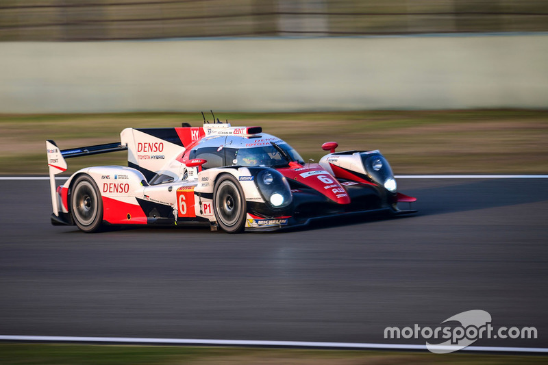 2. #6 Toyota Racing Toyota TS050 Hybrid: Стефан Сарразан, Майк Конвей, Камуі Кобаясі