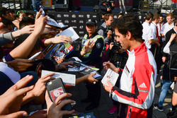 #1 Porsche Team Porsche 919 Hybrid: Mark Webber