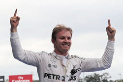 Ніко Росберг, Mercedes AMG F1 святкує перемогу у закритому парку
