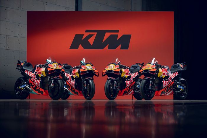 Moto di Pedro Acosta, Red Bull KTM Factory Racing, Brad Binder, Red Bull KTM Factory Racing, Enea Bastianini, Red Bull KTM Tech 3, Maverick Vinales, Red Bull KTM Tech 3
