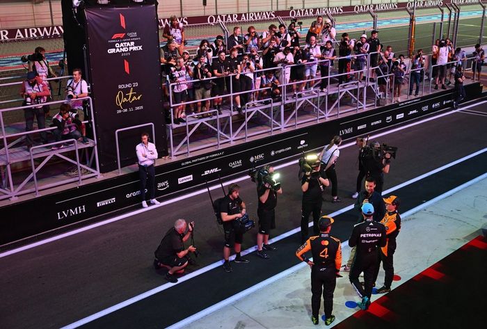 Lando Norris, McLaren, Oscar Piastri, McLaren, George Russell, Mercedes