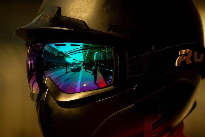 Mechanic helmet reflection